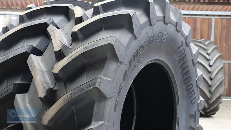 Reifen типа Trelleborg 650/85R38 --TM900 --HIGH POWER--NEU--SONDERPOSTEN--REIFEN MIT KLEINER MACKE--, Neumaschine в Ennigerloh (Фотография 4)