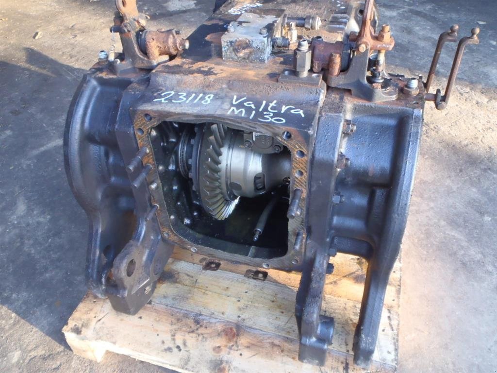 Sonstiges Traktorzubehör типа Valtra M130 Bagtøj / Rear Transmission, Gebrauchtmaschine в Viborg (Фотография 1)