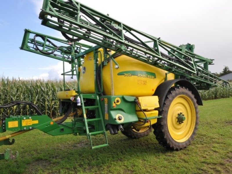 John Deere 740i - SprayPro trailed sprayer - technikboerse.com