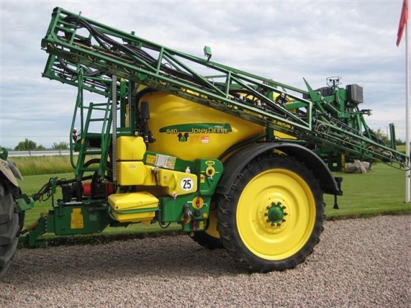 John Deere 840 TF trailed sprayer, 26521 Åstorp - technikboerse.com