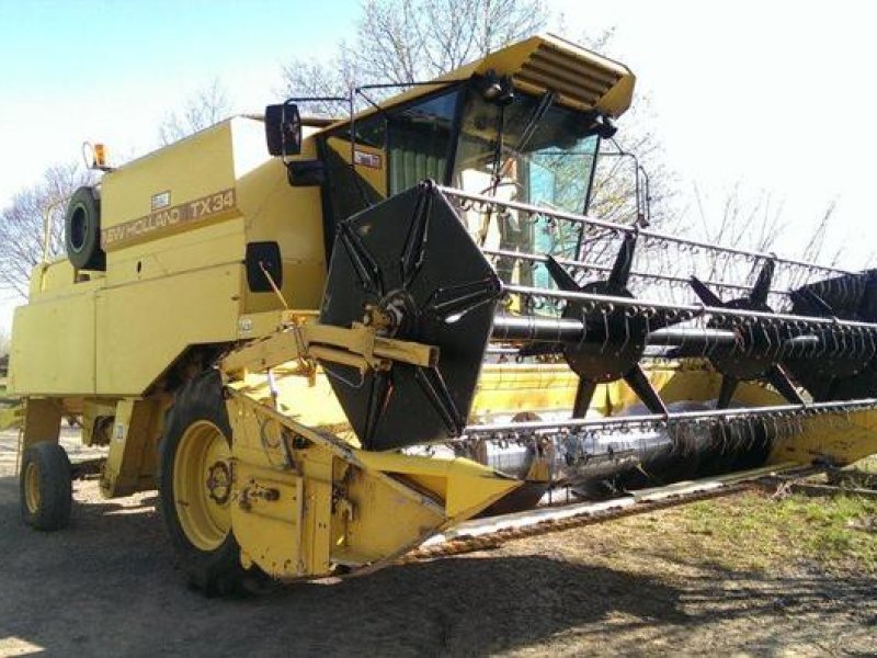 New Holland TX 34 Combine harvester - technikboerse.com