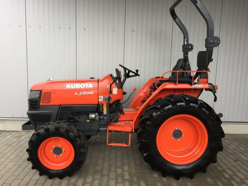 Kubota L 3200 ALLRAD BREITREIFEN 1 HAND Traktor  