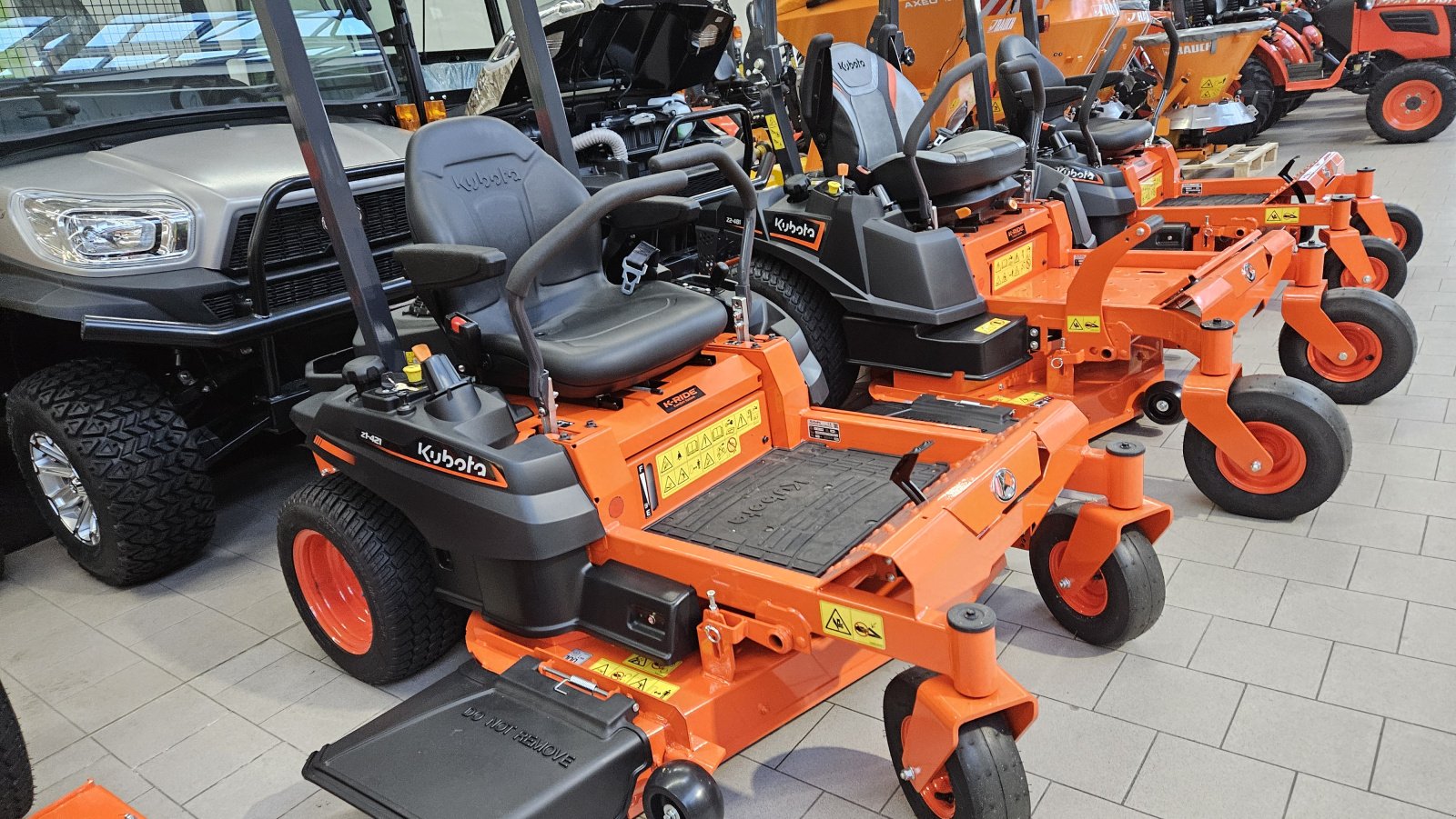 Sitzrasenmäher van het type Kubota Z1-421, Neumaschine in Olpe (Foto 1)