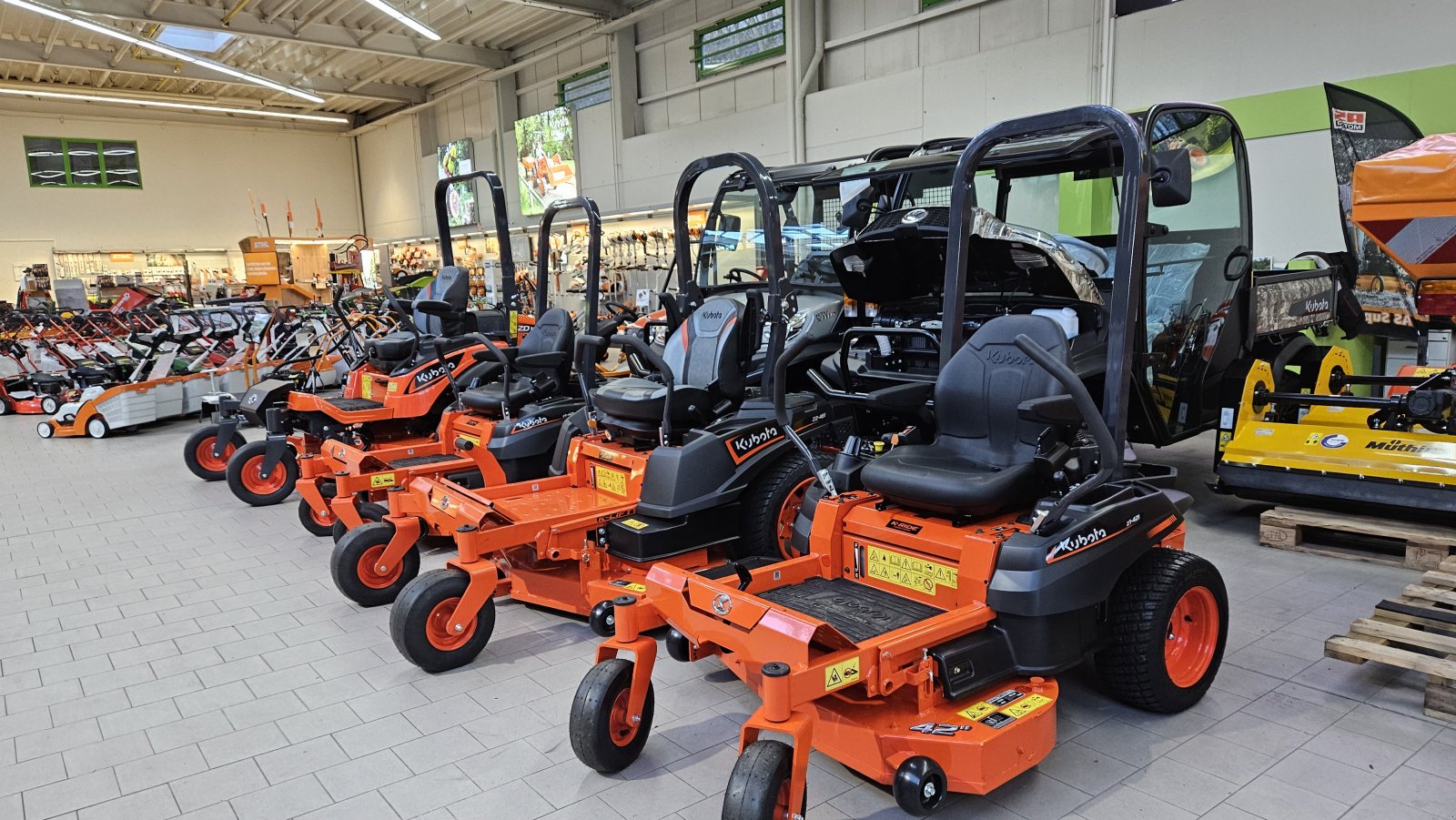 Sitzrasenmäher van het type Kubota Z1-421, Neumaschine in Olpe (Foto 16)