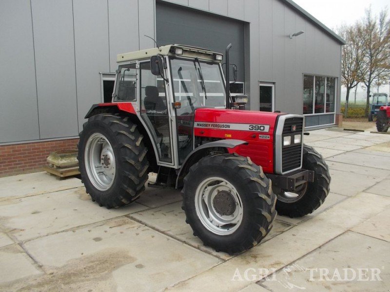 Massey Ferguson 390 4x4 Tractor - technikboerse.com