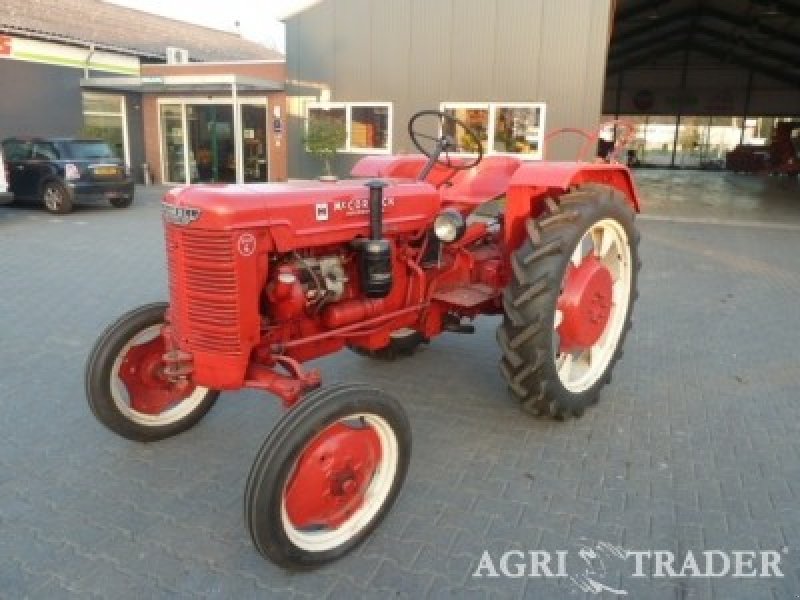 McCormick International DGD 4 Tractor - technikboerse.com