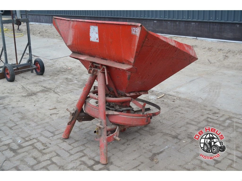 Düngerstreuer of the type Lely 1250, Gebrauchtmaschine in MIJNSHEERENLAND (Picture 2)