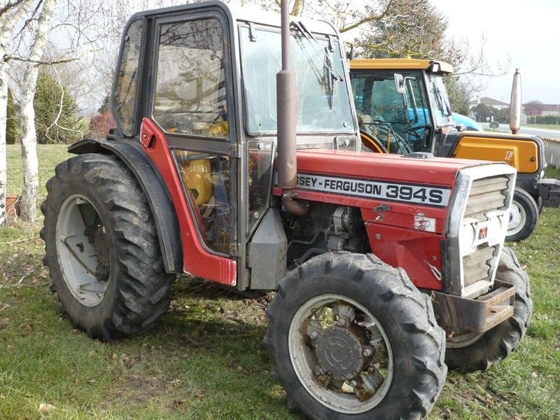 Vineyard tractor Massey Ferguson 394 S - technikboerse.com