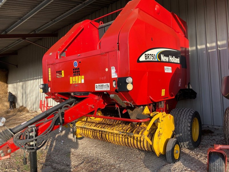 Rundballenpresse of the type New Holland Presse à balles rondes BR750 New Holland, Gebrauchtmaschine in LA SOUTERRAINE (Picture 1)