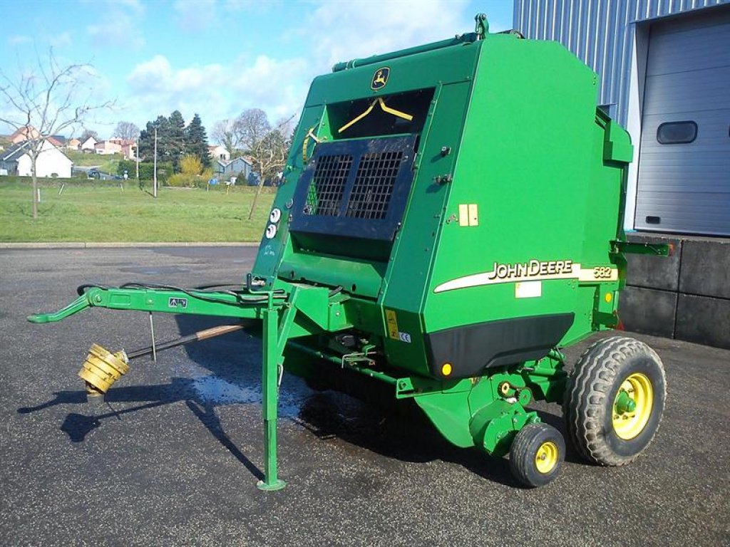 Rundballenpresse van het type John Deere 582, Gebrauchtmaschine in BRACHY (Foto 1)