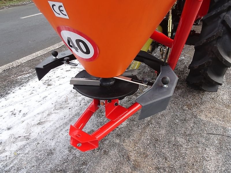 Schneepflug van het type Dexwal Salzstreuer Düngerstreuer Streuer Trichterstreuer 500 Liter, Neumaschine in Sülzetal OT Osterweddingen (Foto 2)