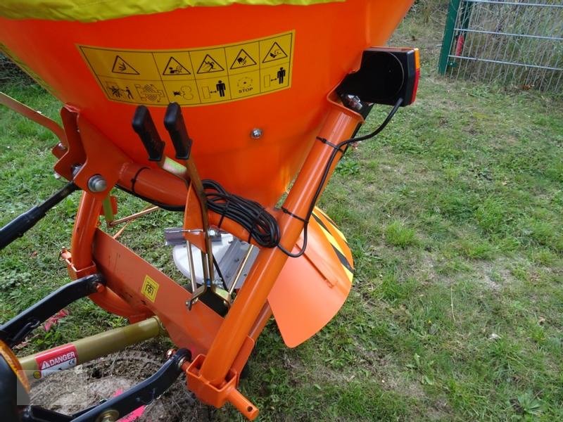 Schneepflug of the type Vemac Profi 500 Liter Streuer Salzstreuer hydraulisch Neu, Neumaschine in Sülzetal OT Osterweddingen (Picture 9)