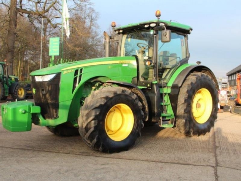 John Deere 8370R Tractor - technikboerse.com