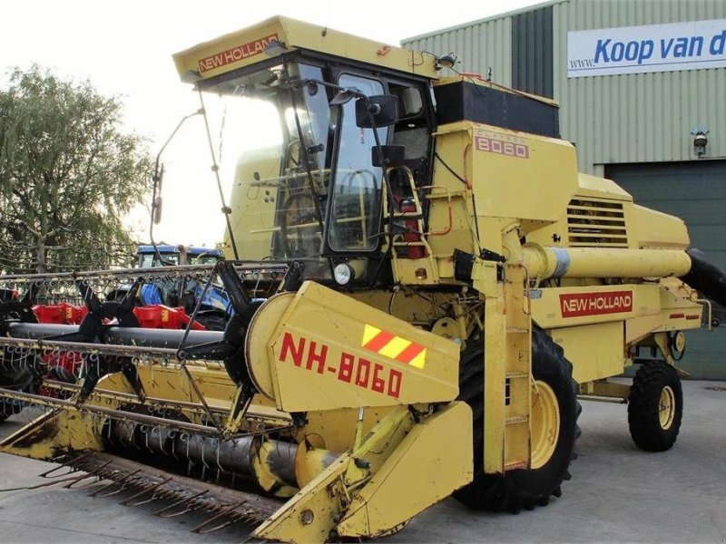 New Holland 8060 Combine Moissonneuse-batteuse - Technikboerse.com