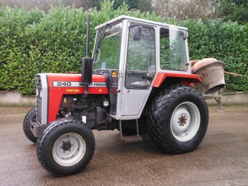 Massey Ferguson 240 Tractor - technikboerse.com