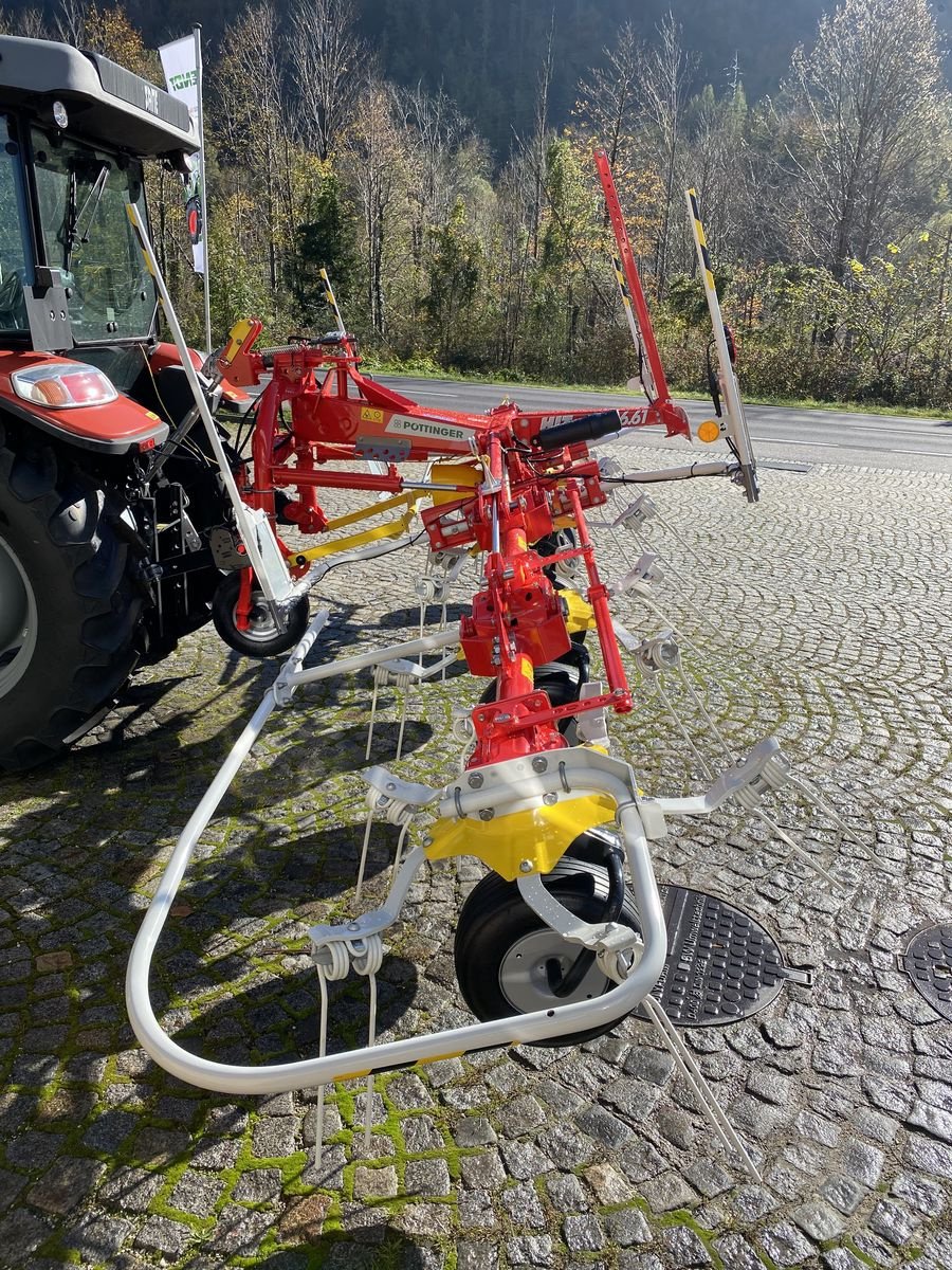 Kreiselheuer des Typs Pöttinger HIT 6.61, Neumaschine in Ebensee (Bild 7)