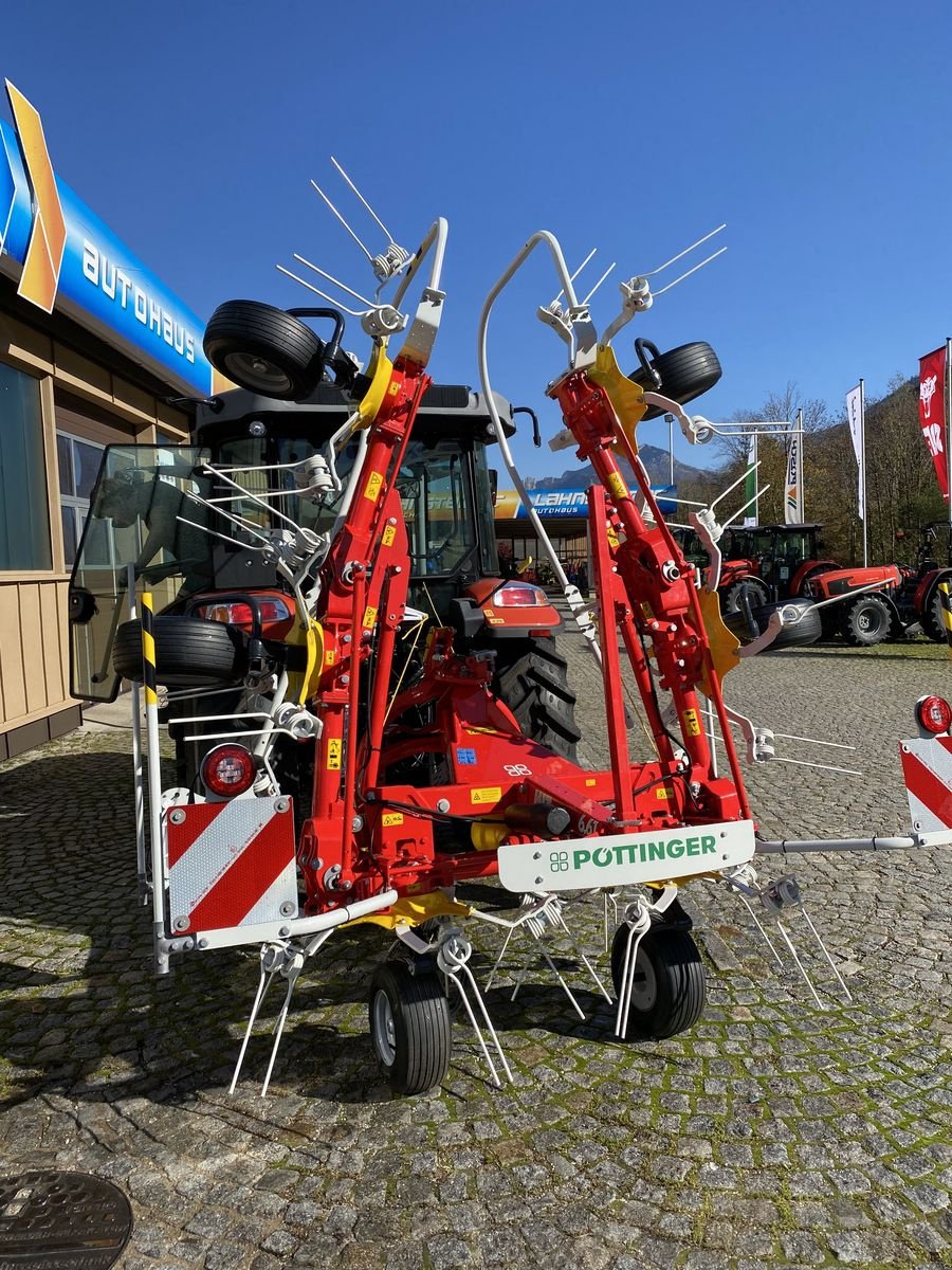 Kreiselheuer des Typs Pöttinger HIT 6.61, Neumaschine in Ebensee (Bild 9)