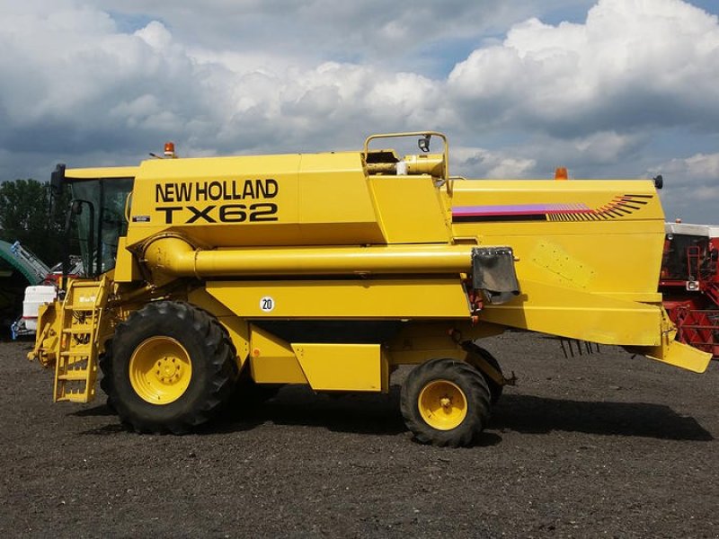 New Holland TX 62 HYDRO Combine harvester - technikboerse.com