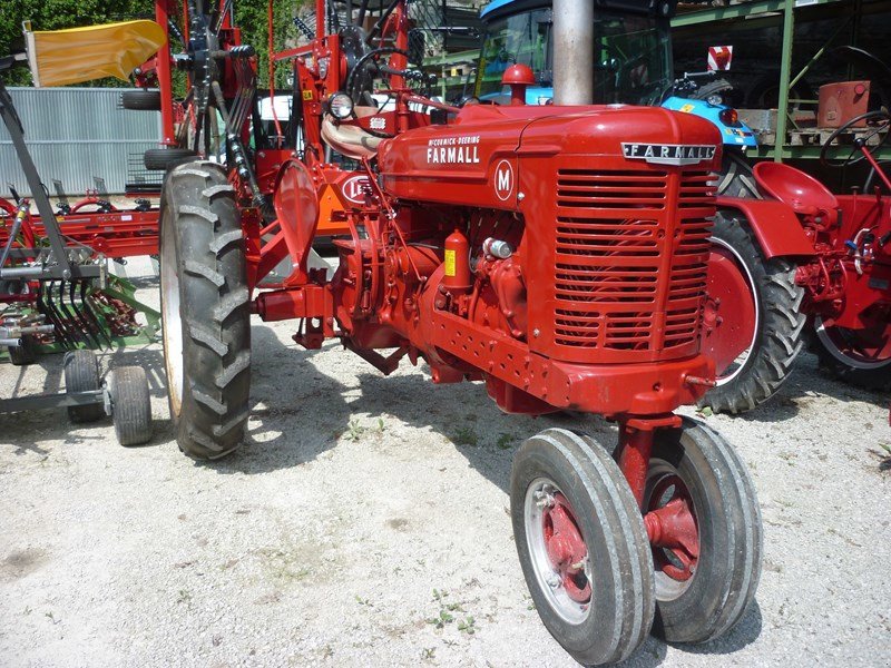 Traktor Türe ait McCormick Farmall M, Gebrauchtmaschine içinde Helgisried (resim 1)