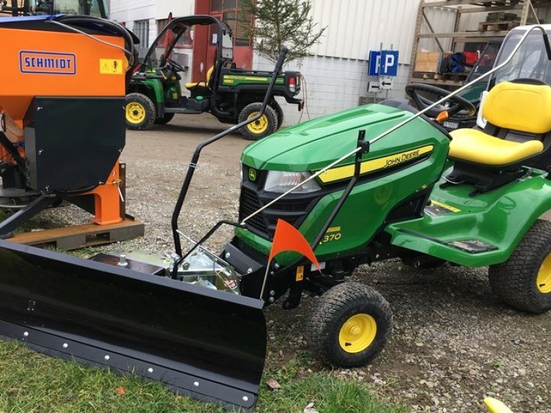 John Deere X370 Large area mower - technikboerse.com