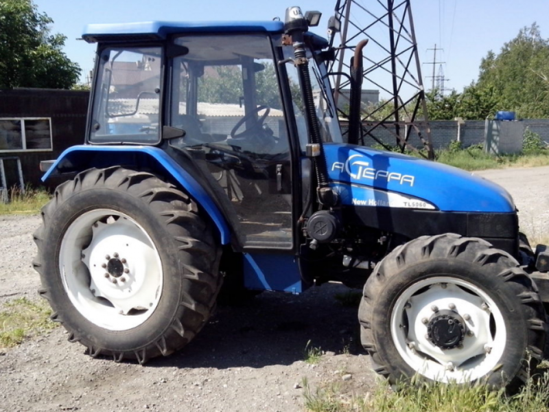 Oldtimer-Traktor del tipo New Holland TL5060, Neumaschine en Дніпро (Imagen 1)