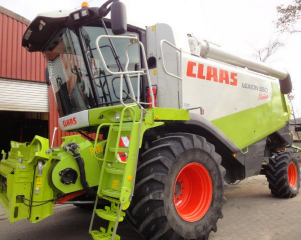 Oldtimer-Mähdrescher del tipo CLAAS Lexion 550 Montana, Neumaschine en Полтава (Imagen 1)