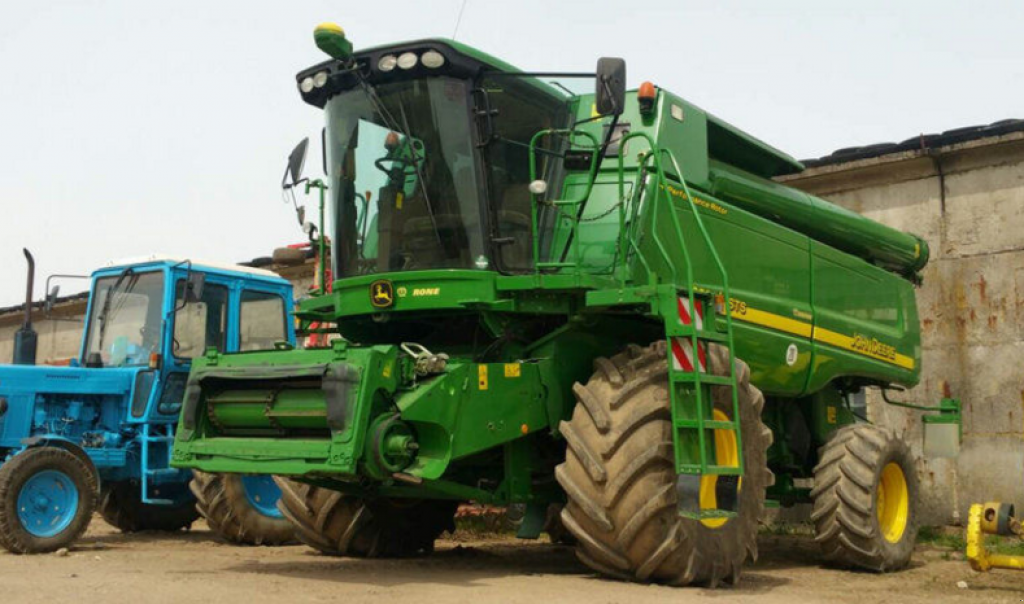 Oldtimer-Mähdrescher of the type John Deere 9880 STS, Neumaschine in Полтава (Picture 1)