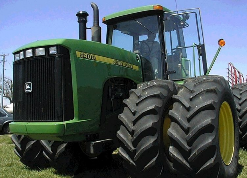 Oldtimer-Traktor of the type John Deere 9400, Neumaschine in Вінниця (Picture 1)