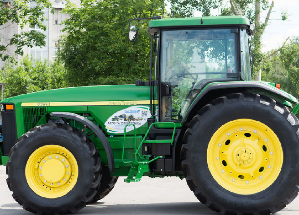 Oldtimer-Traktor del tipo John Deere 8300, Neumaschine en Житомир (Imagen 4)