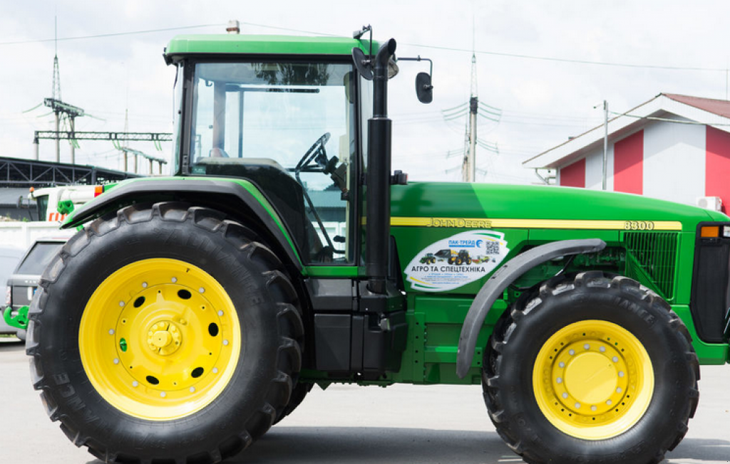 Oldtimer-Traktor del tipo John Deere 8300, Neumaschine en Житомир (Imagen 1)