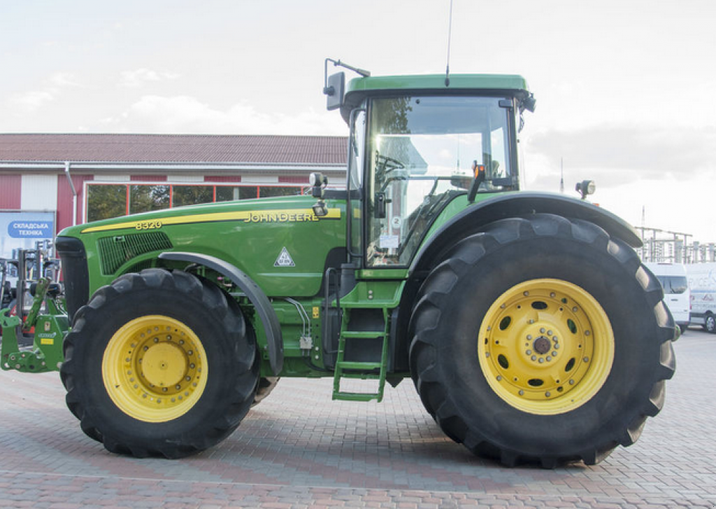 Oldtimer-Traktor of the type John Deere 8320, Neumaschine in Житомир (Picture 3)