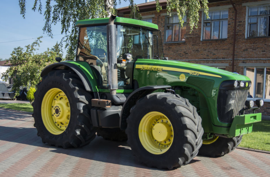 Oldtimer-Traktor of the type John Deere 8520, Neumaschine in Житомир (Picture 1)