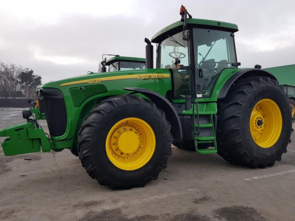 Oldtimer-Traktor Türe ait John Deere 8520, Neumaschine içinde Звенигородка (resim 1)