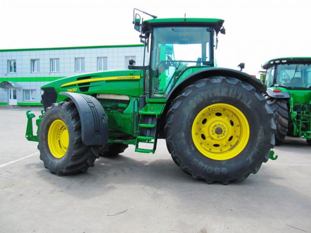 Oldtimer-Traktor of the type John Deere 7930, Neumaschine in Звенигородка (Picture 3)