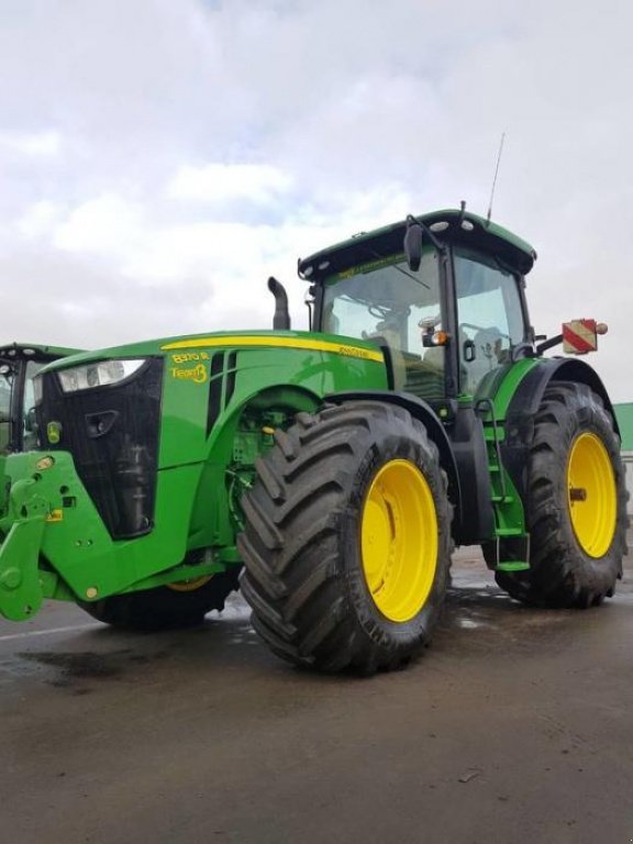 Oldtimer-Traktor Türe ait John Deere 8370R, Neumaschine içinde Звенигородка (resim 5)