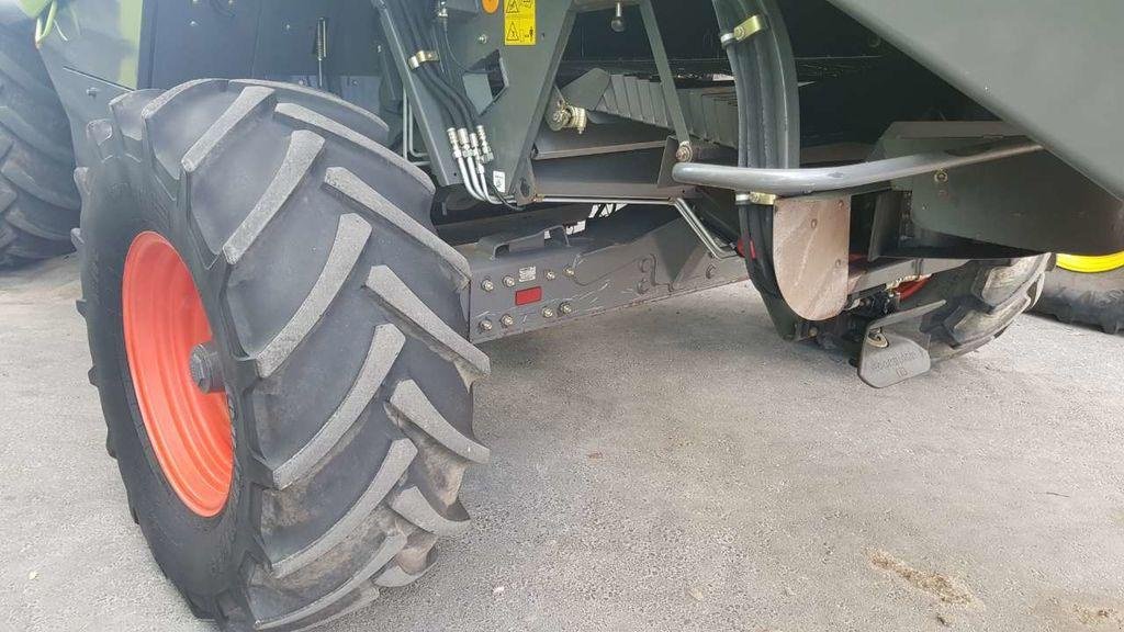 Oldtimer-Mähdrescher of the type CLAAS Lexion 560, Neumaschine in Звенигородка (Picture 3)