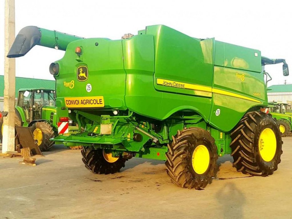 Oldtimer-Mähdrescher du type John Deere S660i, Neumaschine en Звенигородка (Photo 6)