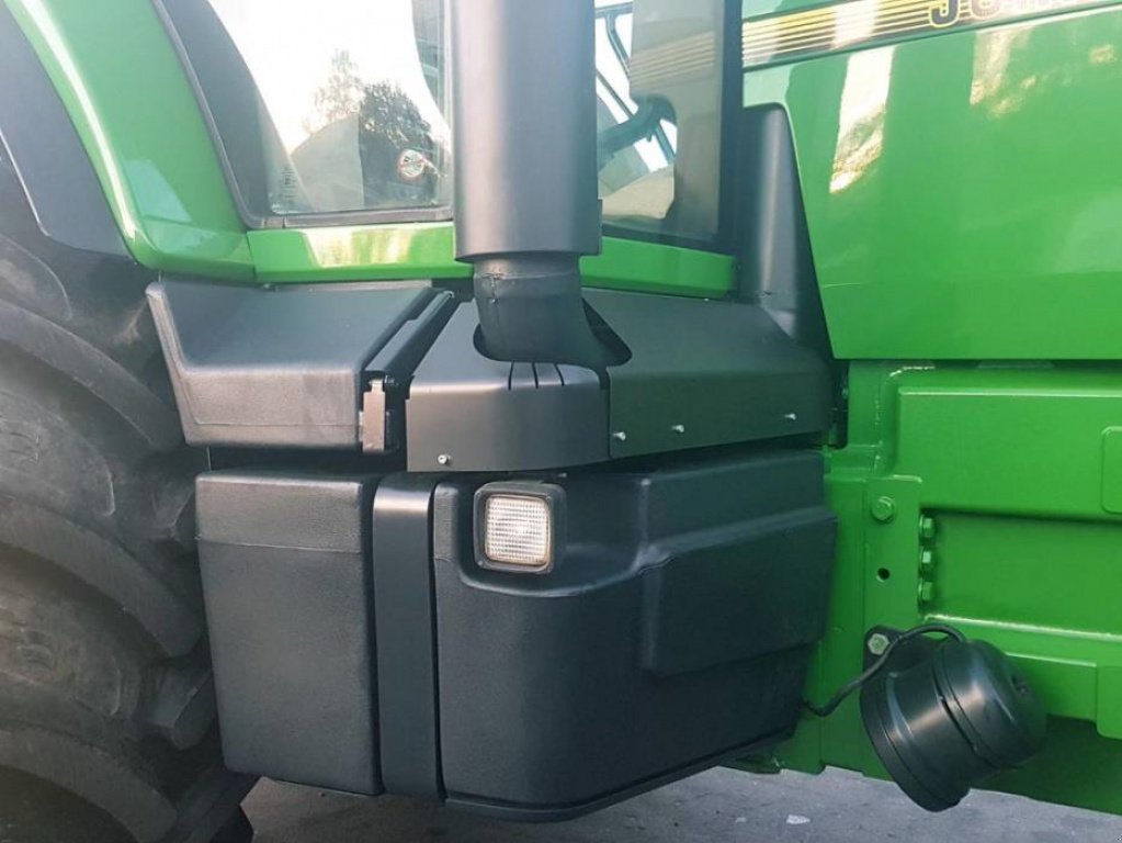 Oldtimer-Traktor van het type John Deere 8400, Neumaschine in Звенигородка (Foto 5)