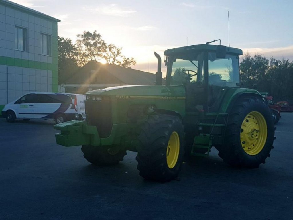 Oldtimer-Traktor tipa John Deere 8400, Neumaschine u Звенигородка (Slika 1)