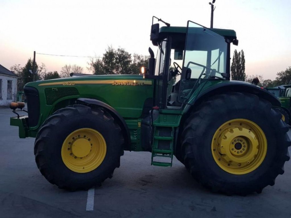 Oldtimer-Traktor tipa John Deere 8420, Neumaschine u Звенигородка (Slika 2)