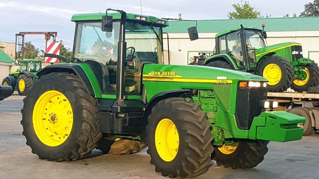 Oldtimer-Traktor del tipo John Deere 8410, Neumaschine In Звенигородка (Immagine 3)