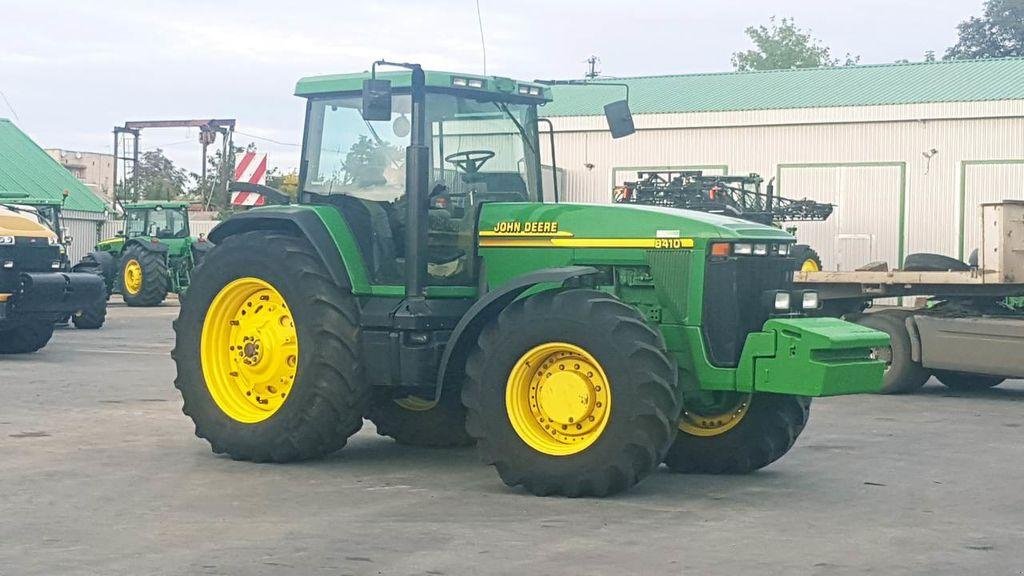 Oldtimer-Traktor del tipo John Deere 8410, Neumaschine en Звенигородка (Imagen 1)