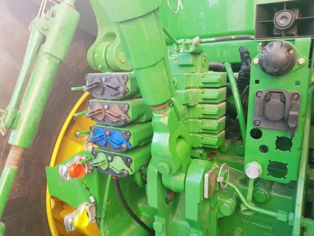 Oldtimer-Traktor of the type John Deere 8285R, Neumaschine in Звенигородка (Picture 9)