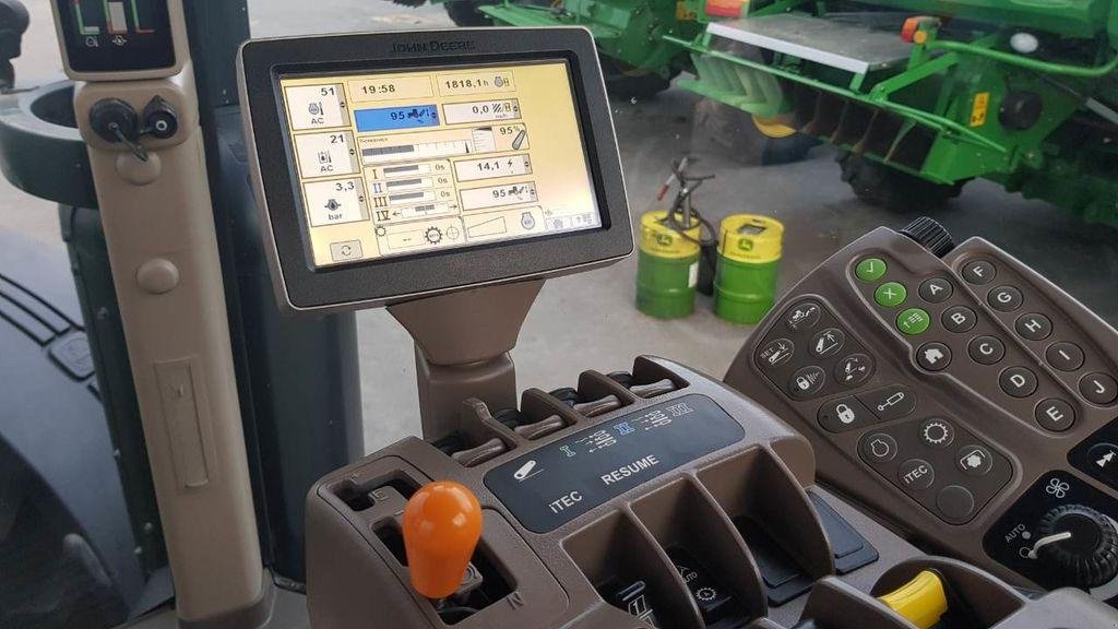 Oldtimer-Traktor tipa John Deere 8335R, Neumaschine u Звенигородка (Slika 8)