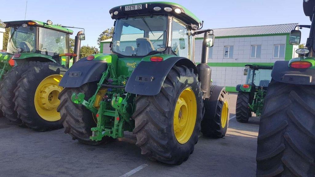 Oldtimer-Traktor tipa John Deere 8320R, Neumaschine u Звенигородка (Slika 10)