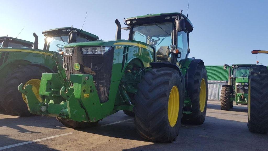 Oldtimer-Traktor Türe ait John Deere 8320R, Neumaschine içinde Звенигородка (resim 1)