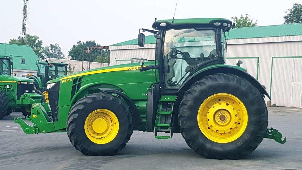 Oldtimer-Traktor του τύπου John Deere 8320R, Neumaschine σε Звенигородка (Φωτογραφία 1)