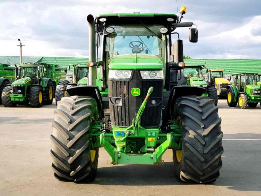 Oldtimer-Traktor van het type John Deere 7230R, Neumaschine in Звенигородка (Foto 2)