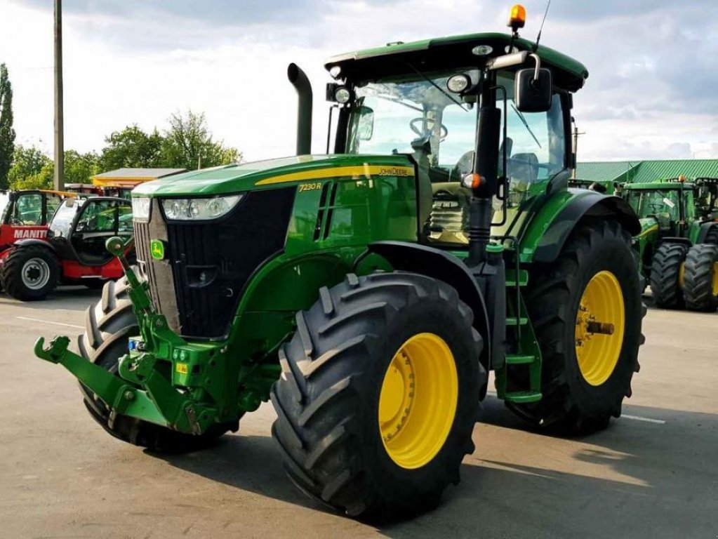 Oldtimer-Traktor Türe ait John Deere 7230R, Neumaschine içinde Звенигородка (resim 1)