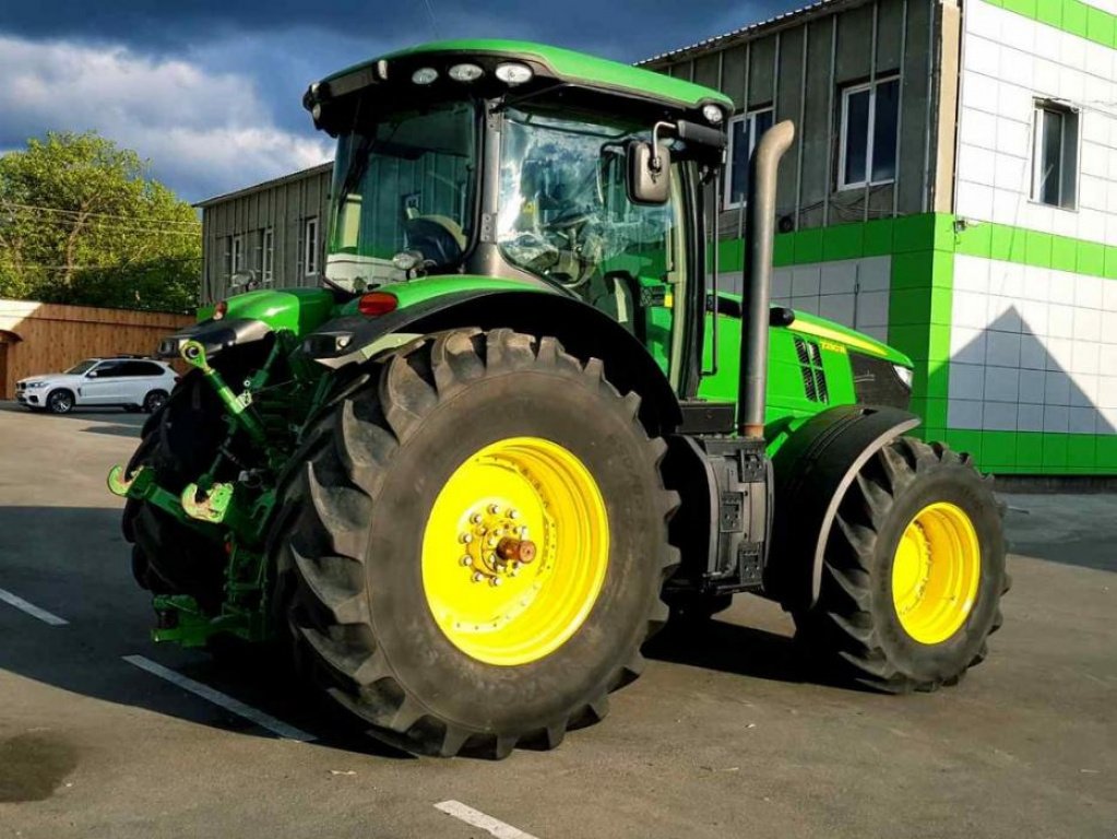 Oldtimer-Traktor Türe ait John Deere 7230R, Neumaschine içinde Звенигородка (resim 8)